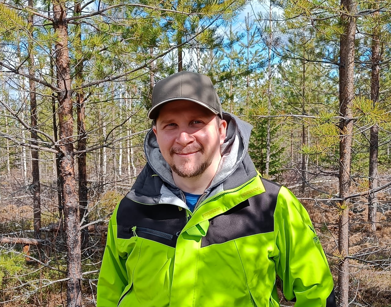 Suomen metsäkeskus tutkii Lapin ja Pohjois-Pohjanmaan metsänomistajien halukkuutta yhdistää luonnontuotteiden hyödyntäminen metsätalouteen